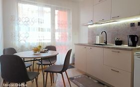 Moni 85 Family House